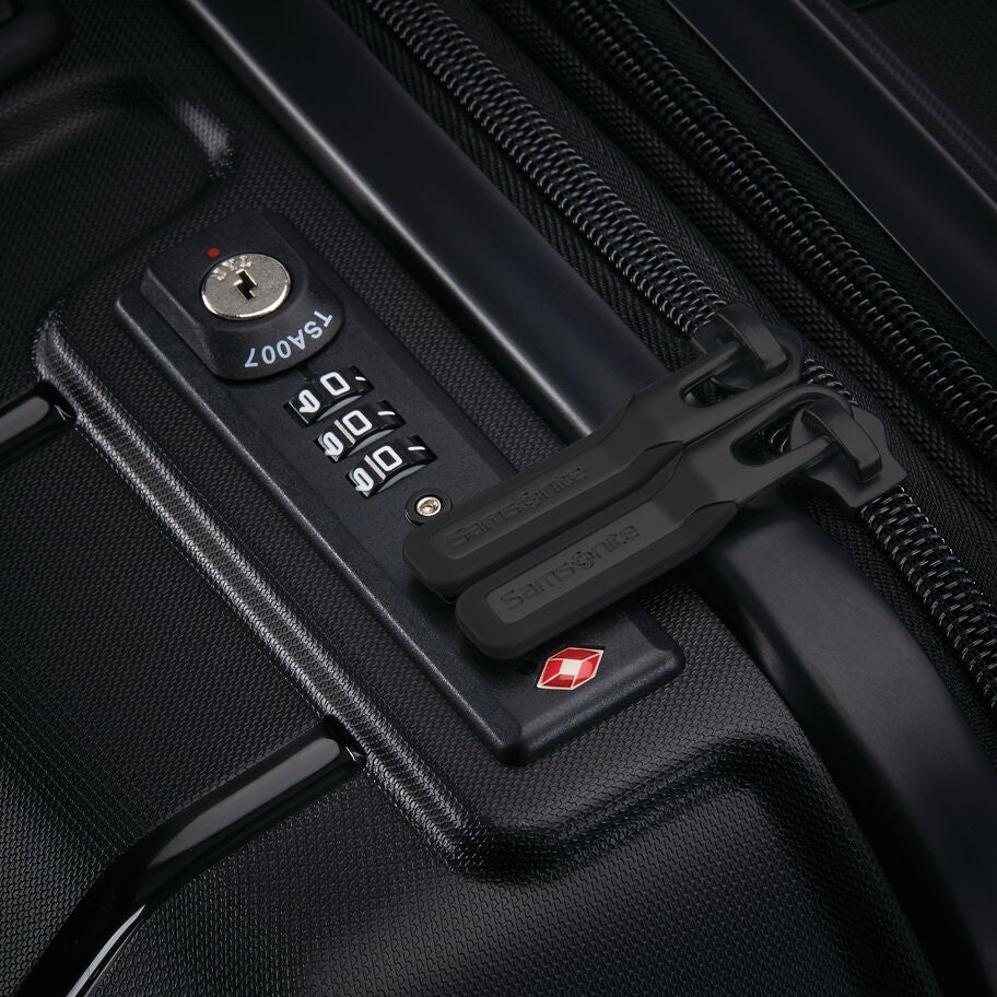 Freeform 2 Piece Set (CO/L) in the color Blackout. image number 4