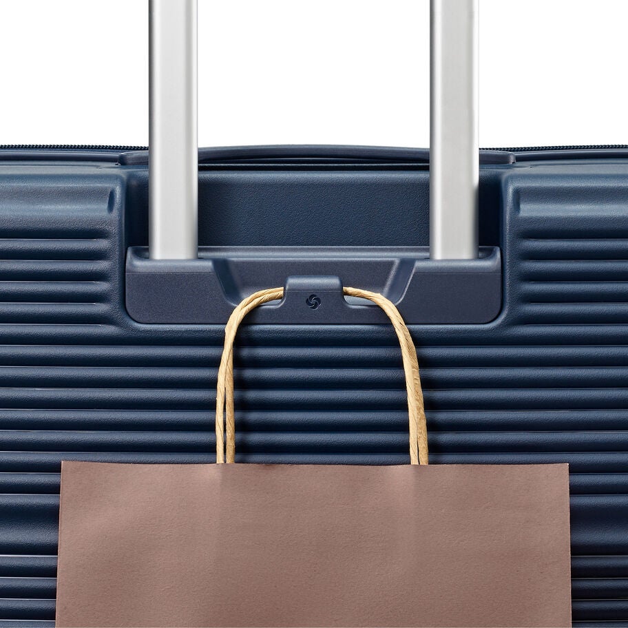Paralux Carry-On Spinner in the color Midnight Navy. image number 7