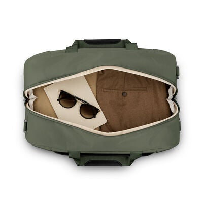 Paralux Weekender Duffel in the color Olive.