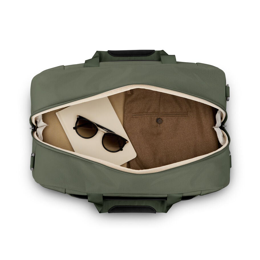 Paralux Weekender Duffel in the color Olive. image number 1