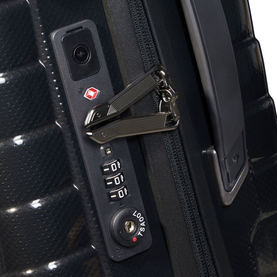 Proxis Global Carry-On Spinner in the color Black. image number 5