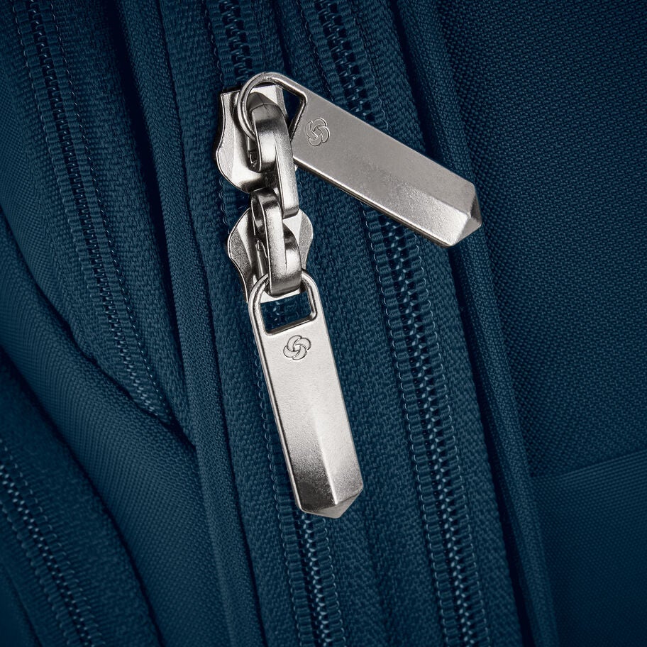 Theorym Softside Global Carry-On Spinner in the color Emerald Teal. image number 5