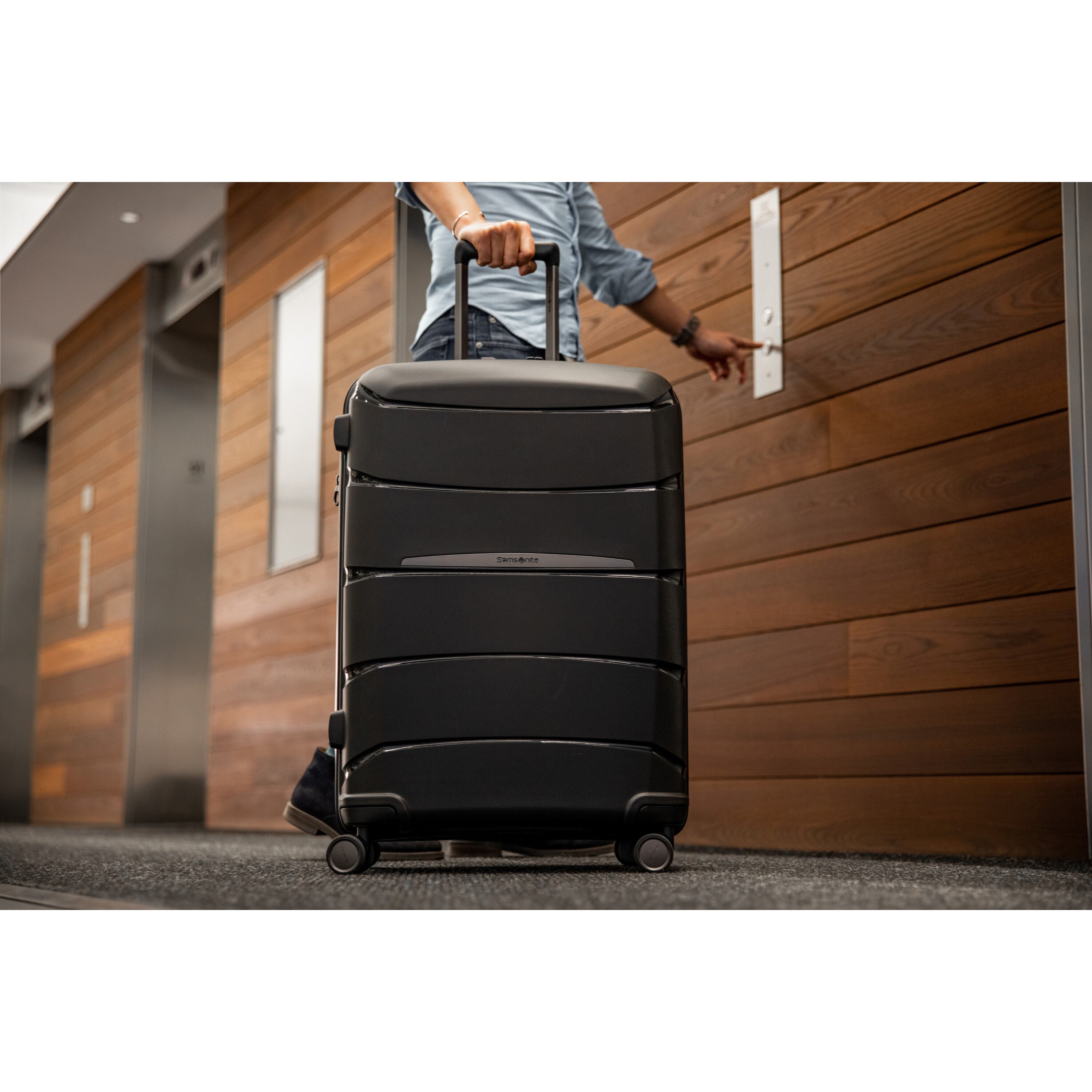 Outline Pro Large Spinner | Checked Luggage | Samsonite