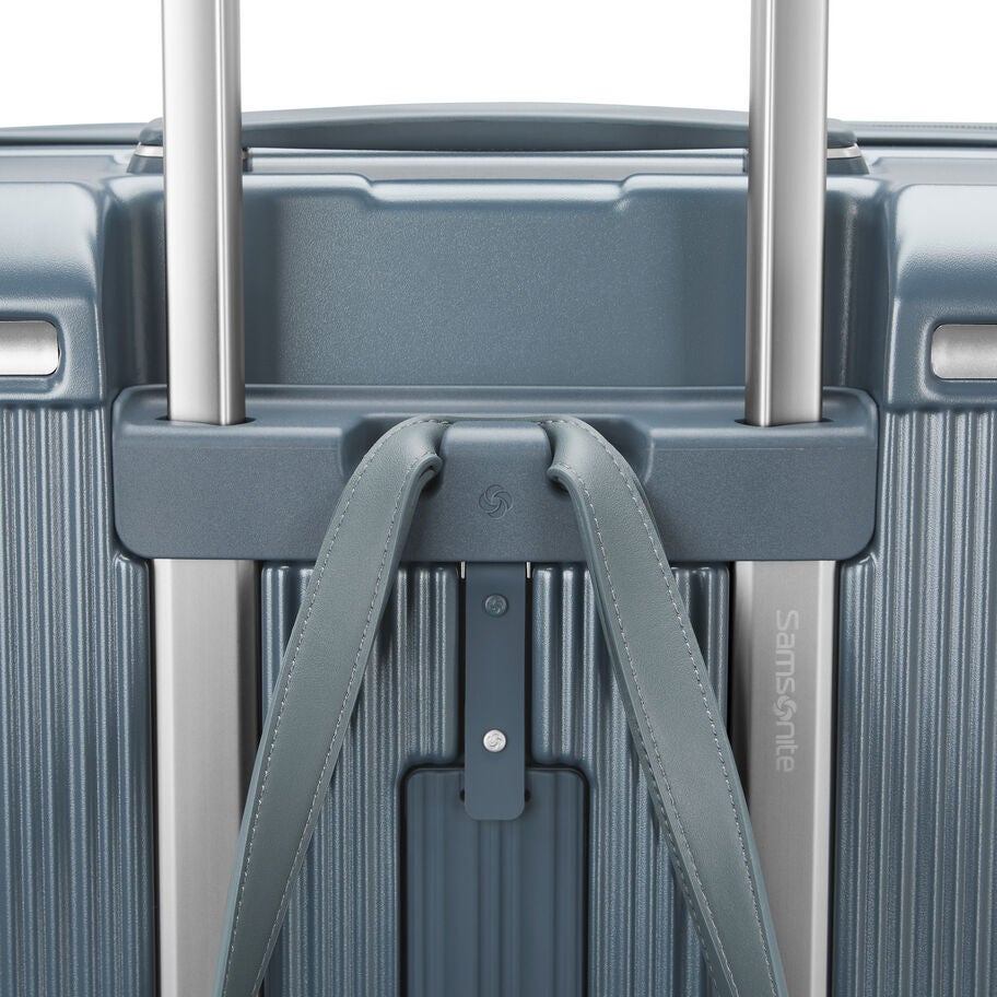 Silhouette 18 Hardside Medium Spinner in the color Slate Blue. image number 3