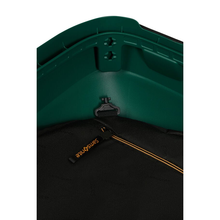Essens Carry-On Spinner in the color Alpine Green. image number 5