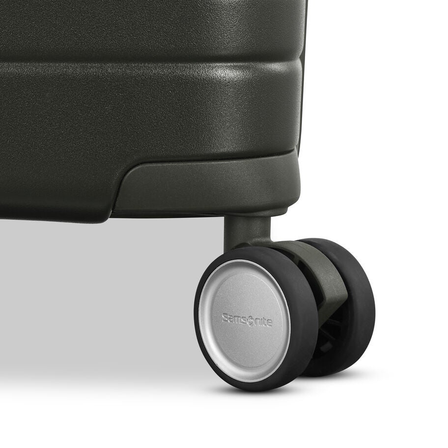 Virtuosa Carry-On Spinner in the color Pine Green. image number 9