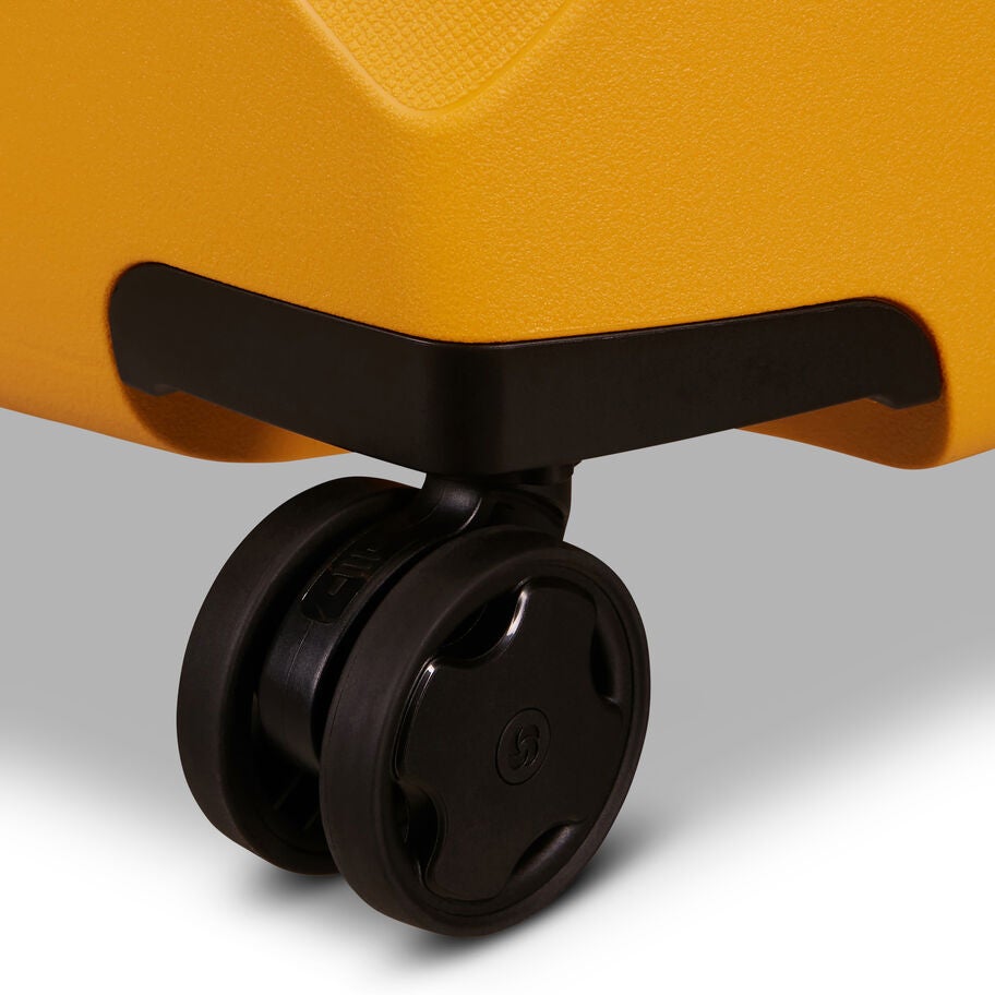Essens Large Spinner in the color Radiant Yellow. image number 8