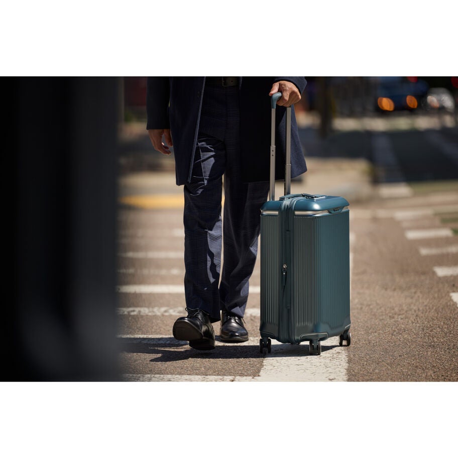 Silhouette 18 Hardside Carry-On Spinner in the color Deep Navy. image number 9