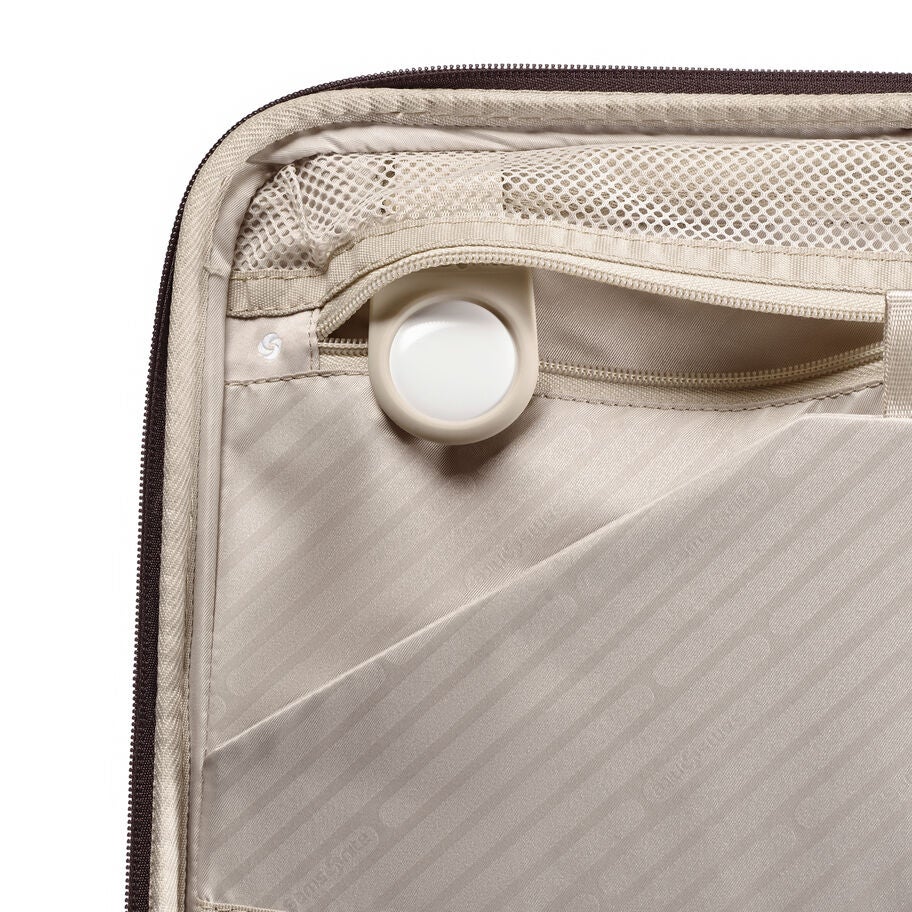 Paralux Carry-On Spinner in the color Coffee Bean. image number 7
