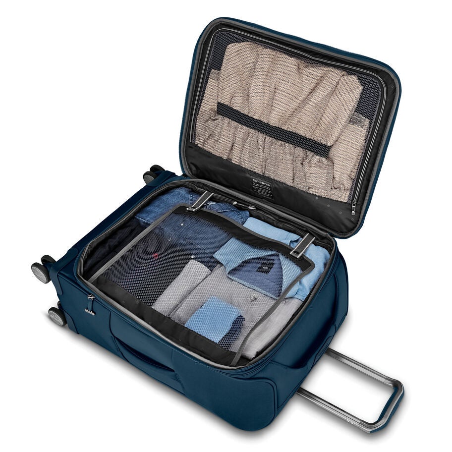 Theorym Softside Medium Spinner in the color Emerald Teal. image number 1