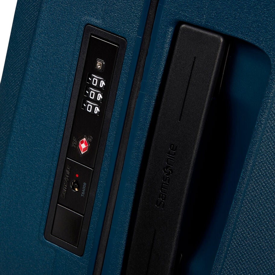 Essens Carry-On Spinner in the color Midnight Blue. image number 4