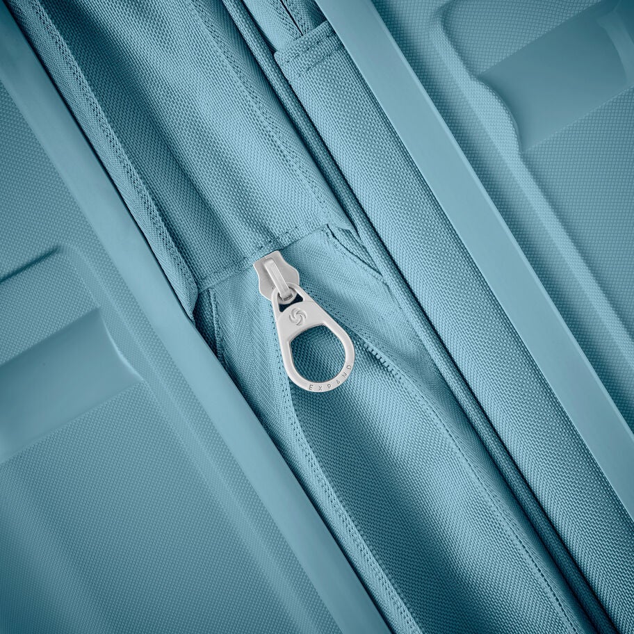 Outline Pro Carry-on Spinner