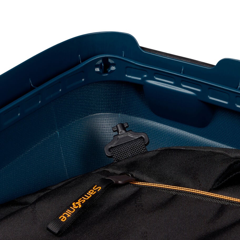 Essens Carry-On Spinner in the color Midnight Blue. image number 5