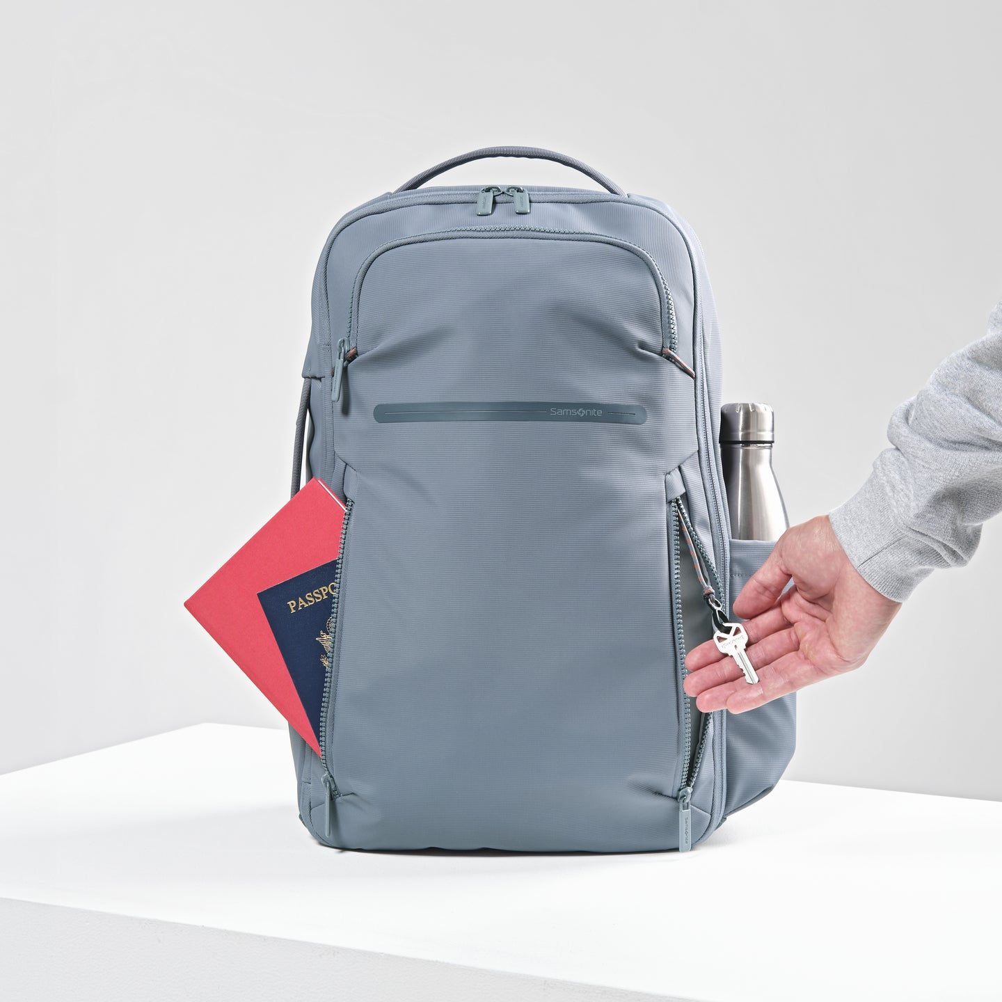 From water bottle pockets to a leash for your keys, everything you need is always within reach. on the Axxis Travel Backpack.