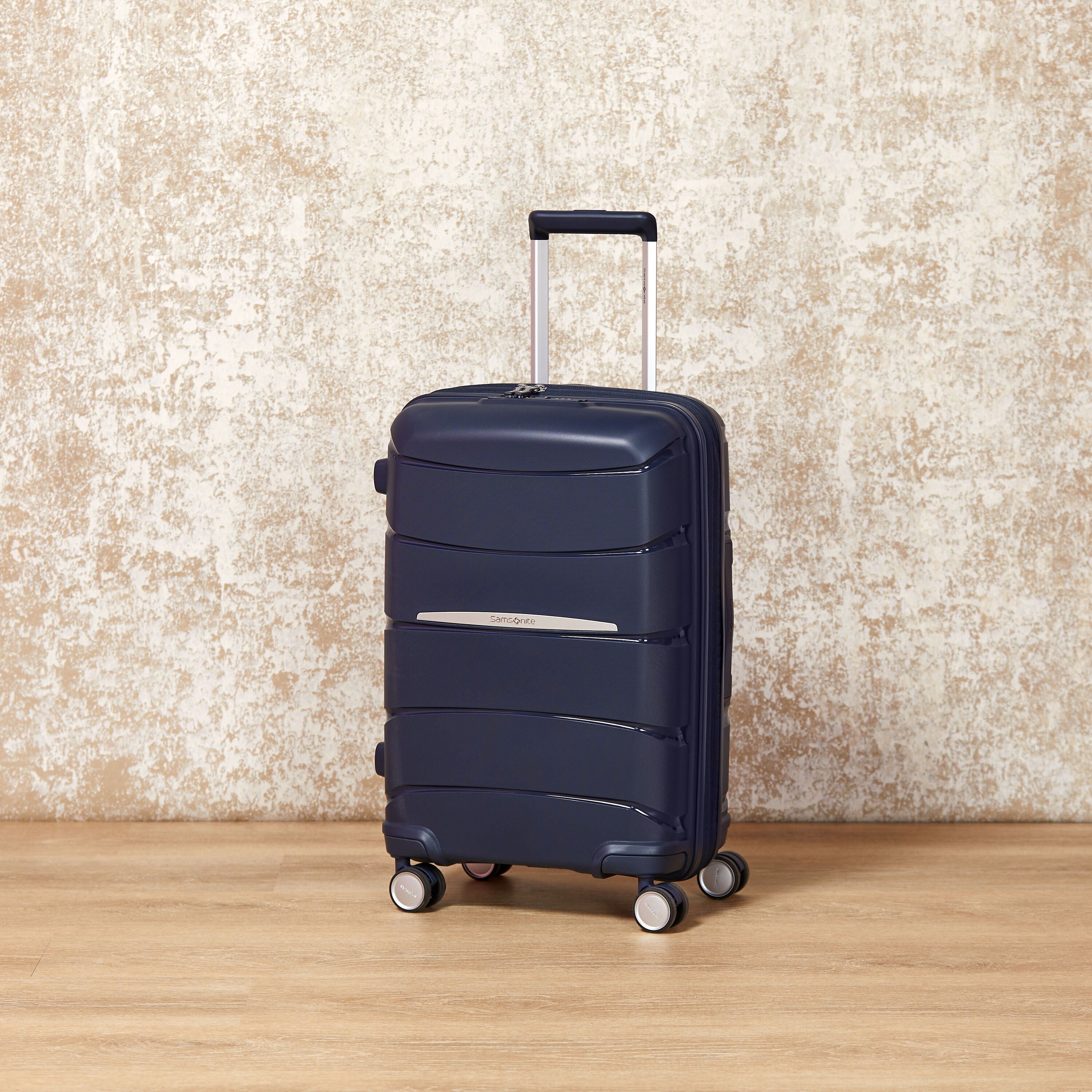 Elevate Travel with Modern Outline Pro Luggage | Samsonite