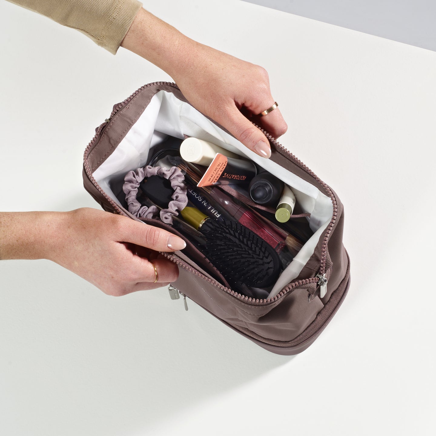 With enough space for everything you rely on to start, finish, or just refresh during the day, the Toiletry Kit from the Better Than Basic Collection helps ensure that your routine travels with you. 