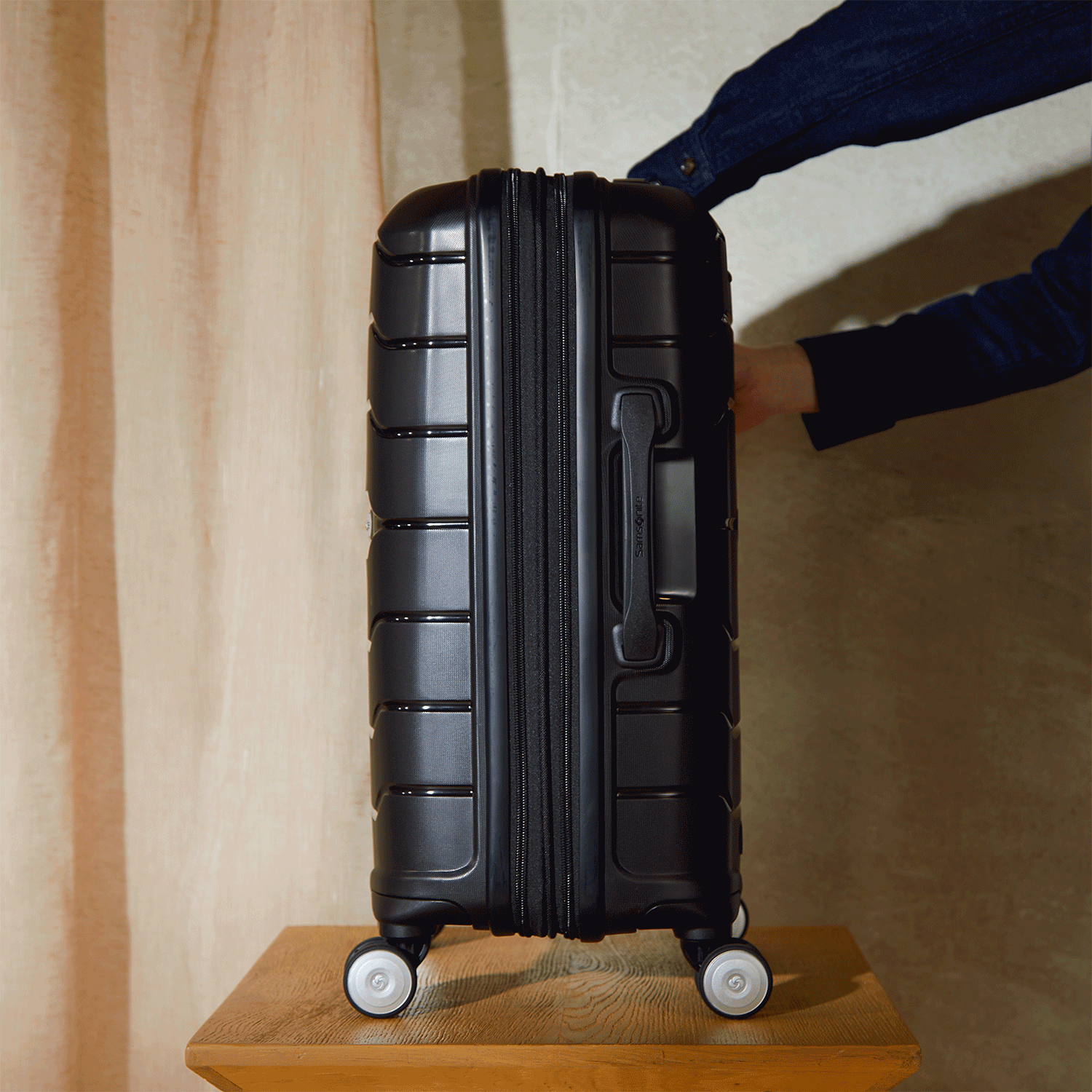 Samsonite 21 spinner carry on sales